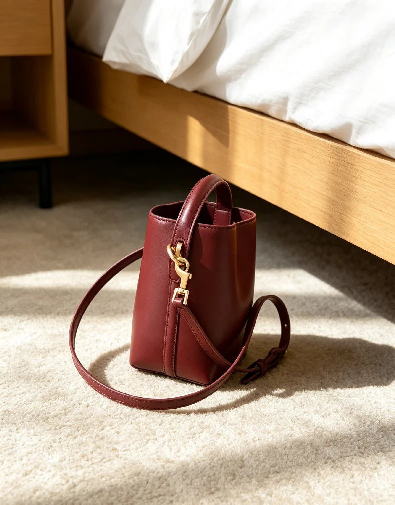 Urban Designer Style Women Handbag Smooth Matte PU Leather Shoulder Bag Trendy Metal Buckle Crossbody Bag Multi‑layer Compartments Zipper Pocket For City Commute Work Shopping Banquet Outdoor Ladies Removable Strap Purse