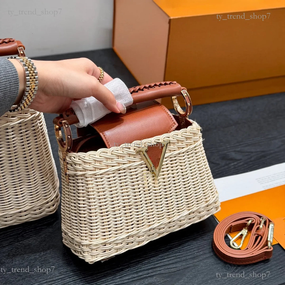 2026 new Handbag lvslys shopper Bag capucines pm bamboo weaving Capacity leather Bag Crossbody Shoulder bag monogram lvslvt Buck