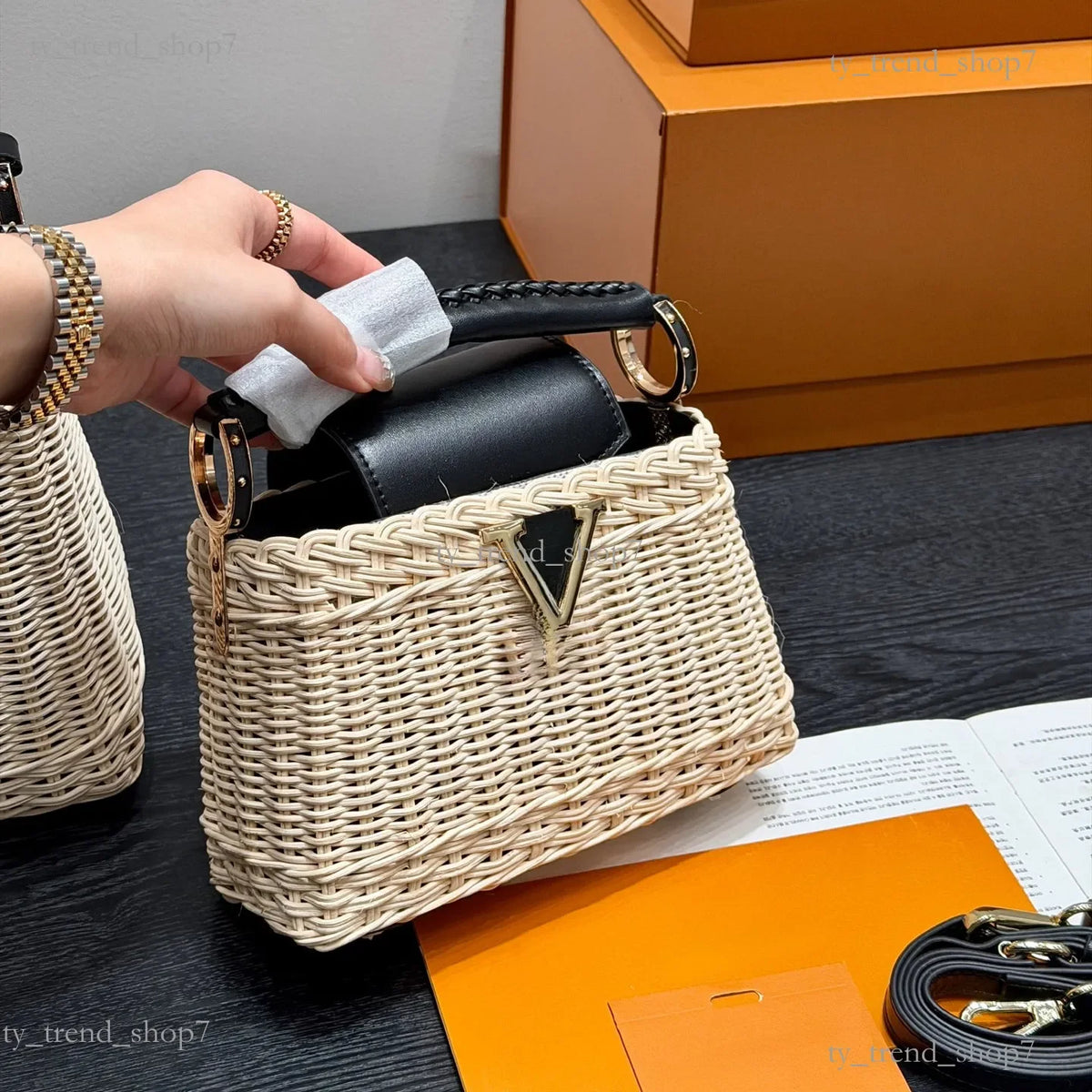 2026 new Handbag lvslys shopper Bag capucines pm bamboo weaving Capacity leather Bag Crossbody Shoulder bag monogram lvslvt Buck
