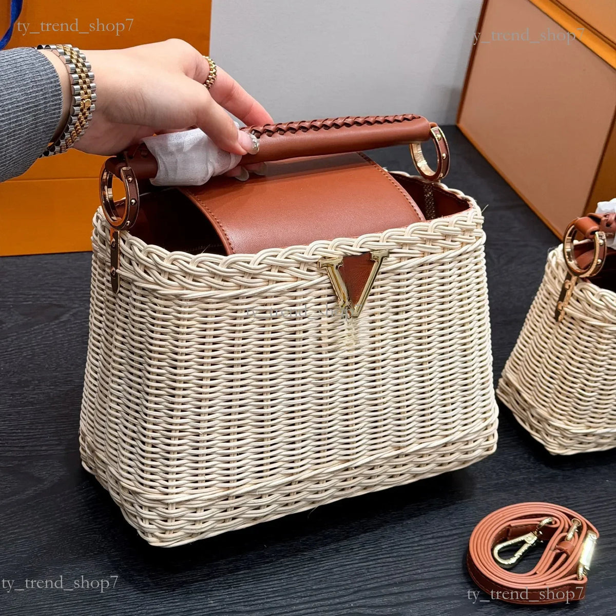 2026 new Handbag lvslys shopper Bag capucines pm bamboo weaving Capacity leather Bag Crossbody Shoulder bag monogram lvslvt Buck